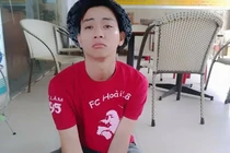 Hình ảnh Hoài Lâm cực lạ khi đi từ thiện miền Trung