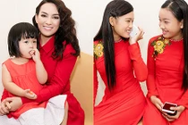 Ca sĩ Phi Nhung mang con gái nuôi đi sự kiện