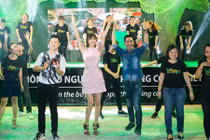 Phạm Hương, Phan Anh cuồng nhiệt nhảy flashmob cùng khán giả