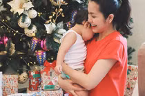 Hà Tăng cùng con trai đón Giáng sinh sau tin đồn mang bầu