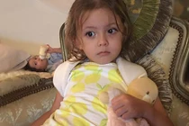 Con gái Hồng Nhung bị ngã, gãy xương đòn vai phải