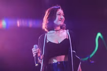 Con gái Mỹ Linh tái xuất ấn tượng khi về nước hát