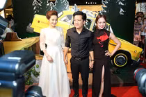 Trường Giang - Nhã Phương quấn quýt không rời tại sự kiện