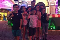 Noo Phước Thịnh vi vu Thái Lan cùng 6 học trò cưng