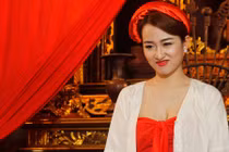 Trang Moon gợi cảm với vai vợ ba trong hài Tết 2016