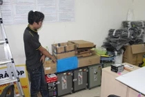 Kẻ trộm bị bắt vì vác bao tiền 2,7 tỷ đồng nặng gần bằng người