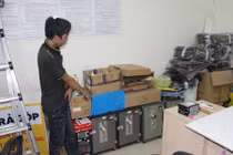 Kẻ trộm bị bắt vì vác bao tiền 2,7 tỷ đồng nặng gần bằng người