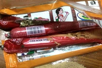 Người tiêu dùng nói gì về xúc xích Vissan có dị vật mốc trắng?