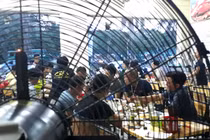 Quán bia mở cửa thâu đêm phục vụ quý ông giải nhiệt