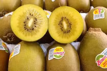 Kiwi vàng, xoài đỏ, nho ngón tay "nhảy" vào mâm cỗ cúng Tết Đoan Ngọ