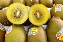 Kiwi vàng, xoài đỏ, nho ngón tay "nhảy" vào mâm cỗ cúng Tết Đoan Ngọ