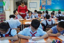 Bỏ biên chế giáo dục: Nên bớt dự án nghìn tỷ để tăng lương giáo viên