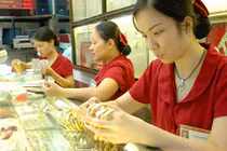 Giá vàng đầu tuần biến động nhẹ