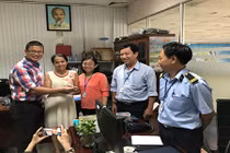 Nhặt được viên kim cương, nghĩ là hạt đá vứt vào sọt và cái kết