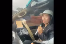 Công an làm việc với nữ tài xế vừa lái xe vừa hát karaoke