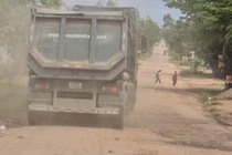Đắk Lắk: Xe chở khoáng sản có dấu hiệu quá tải, gây ô nhiễm