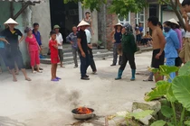 Dân Quảng Ninh hoảng sợ vì nước giếng bốc cháy ngùn ngụt