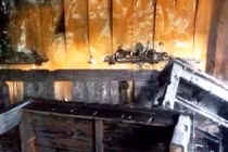 Quảng Ninh: Bị sét đánh trúng, dãy nhà bốc cháy ngùn ngụt 