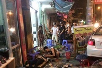 Ô tô mất lái đâm vào quán ăn vỉa hè, 4 người trọng thương