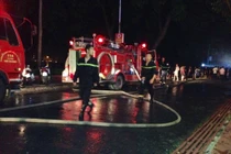 Quán bar Boom chìm trong lửa, hàng trăm dân chơi tháo chạy