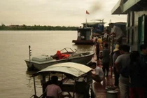 Tin mới vụ cả nhà tử vong do chìm tàu trên sông Hồng