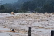 Mưa lũ miền Trung: 15 người chết, hơn 98.000 nhà hư hỏng