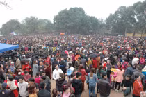 Hàng vạn người chen chân nghe hát quan họ tại Hội Lim