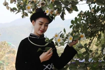 Ảnh: Lễ hội hoa Sở hút nghìn người trẩy hội miền biên viễn