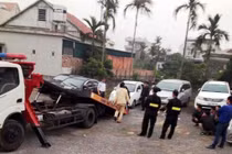 Phá sới bạc "khủng" gần trăm con bạc, thu giữ nhiều ô tô