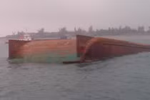 Giải cứu hai thuyền viên vụ Xà lan SG 3289 bị chìm 