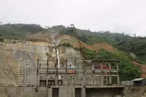 Thủy điện sông Bung 2 không vỡ đập, nước lớn... hai người bị cuốn trôi