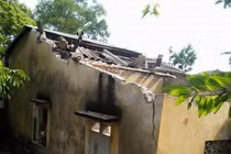 Cãi nhau với chồng, vợ đốt khí ga tự sát nổ tung mái nhà