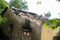 Cãi nhau với chồng, vợ đốt khí ga tự sát nổ tung mái nhà