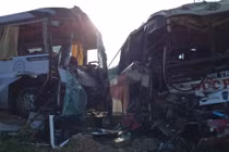 Quảng Ninh: Xe khách và xe du lịch đâm nhau, nhiều người hoảng loạn