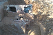 Ảnh: Khai quật hai ngôi mộ cổ gần trường mầm non ở Quảng Ninh