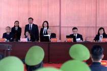 Xét xử 25 bị cáo trong đường dây buôn bán 5.346 bánh heroin