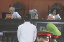 Cán bộ hải quan tiếp tay cho đại gia Dũng “mặt sắt” thế nào?