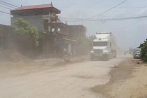 Hình ảnh lý giải vì sao người dân chặn xe quốc lộ 38