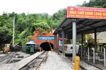 4 công nhân than Hạ Long thương vong do tuột móc xe goòng