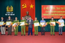 Khen thưởng ban chuyên án phá vụ cướp ngân hàng ở Huế