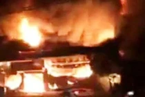 ​Đêm siêu trăng “bà hỏa” ghé thăm, cửa hàng đệm ngùn ngụt cháy