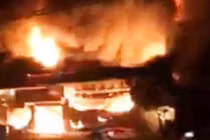 ​Đêm siêu trăng “bà hỏa” ghé thăm, cửa hàng đệm ngùn ngụt cháy