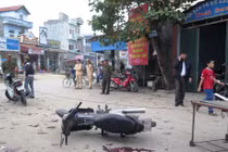 Nam thanh niên bị 2 đối tượng lạ truy sát dã man giữa đường