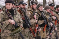 Soi lực lượng Chechnya chiến đấu ở đông Ukraine