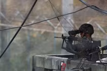 Binh sĩ Hàn Quốc bắn 20 phát súng cảnh cáo lính Triều Tiên