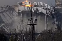 Ukraine mất liên lạc với binh sĩ ở sân bay Donetsk