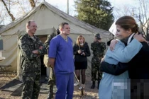 Phu nhân Tổng thống Ukraine thăm bệnh binh giữa vùng chiến sự