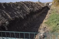 Ukraine xây 130 km mương chống xe tăng dọc biên giới Nga