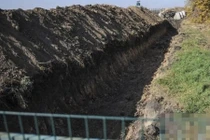 Ukraine xây 130 km mương chống xe tăng dọc biên giới Nga