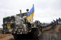 Soi bức tường biên giới giữa Ukraine và Nga